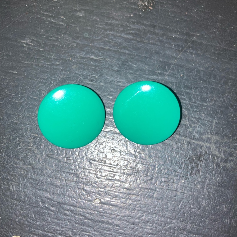 Round disc shaped eighties style earrings.  Turquoise color and Lightweight.